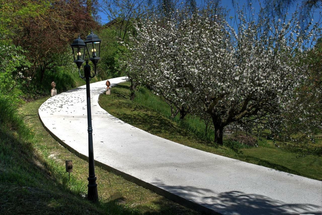 Gasthaus Verdmont Acqui Terme Exterior foto